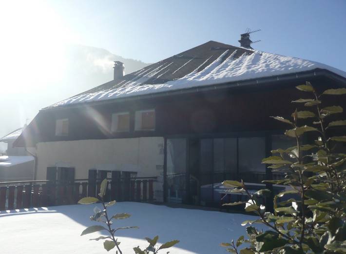 Gîte pour 5 personnes, avec jacuzzi et terrasse à Seythenex