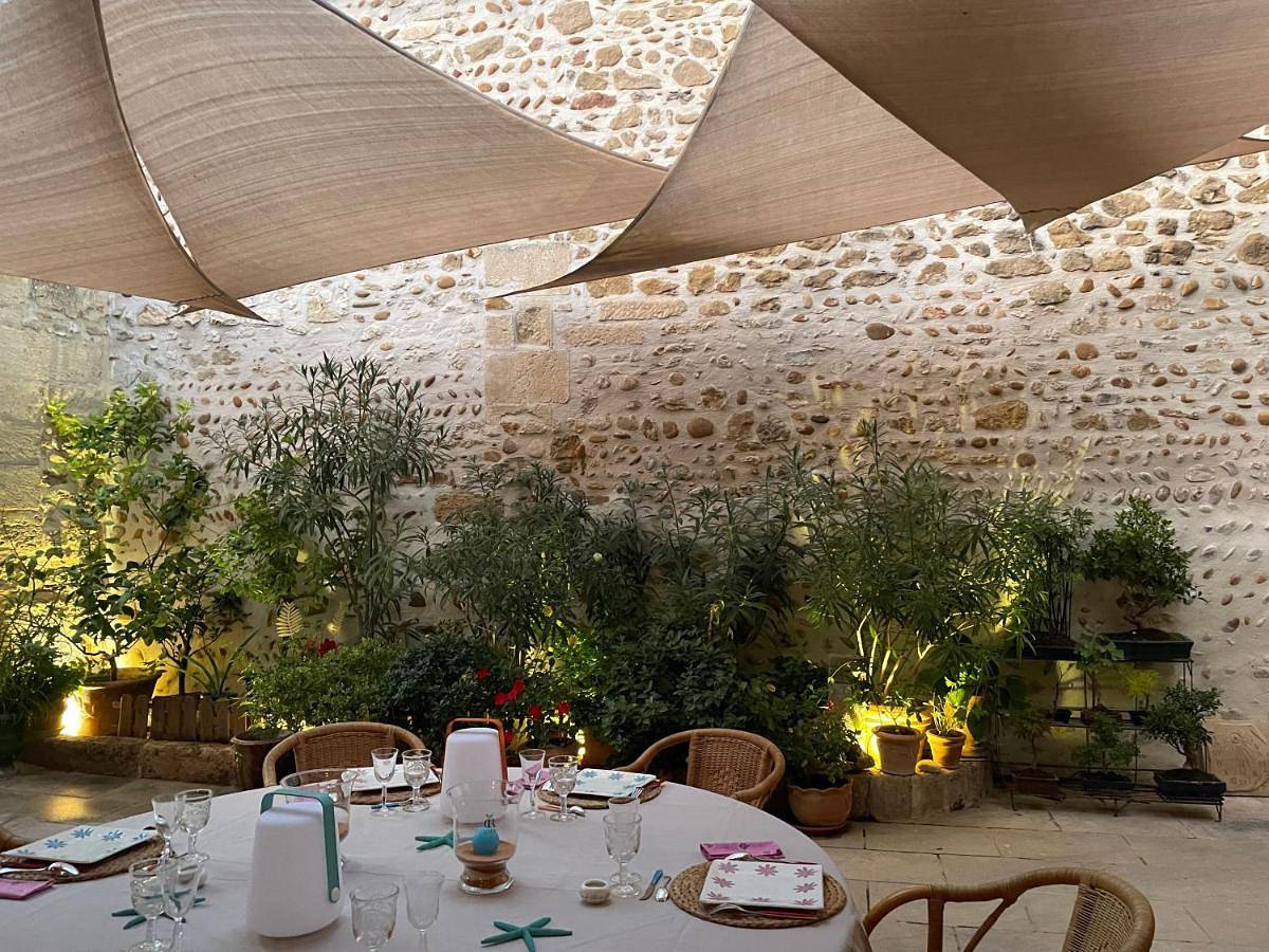 Suite de charme avec patio dans village in Domazan, Région de Nîmes