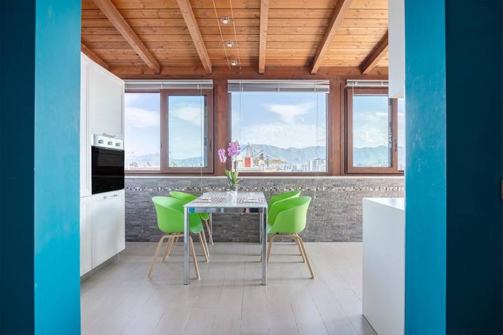 Appartamento intero, Penthouse Palermo con vista mare, terrazza privata e Wi-Fi in Palermo, Provincia di Palermo