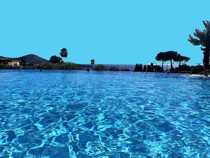 Gîte pour 4 personnes, avec sauna et jardin ainsi que vue et piscine, animaux acceptés dans Golf De Cap Esterel