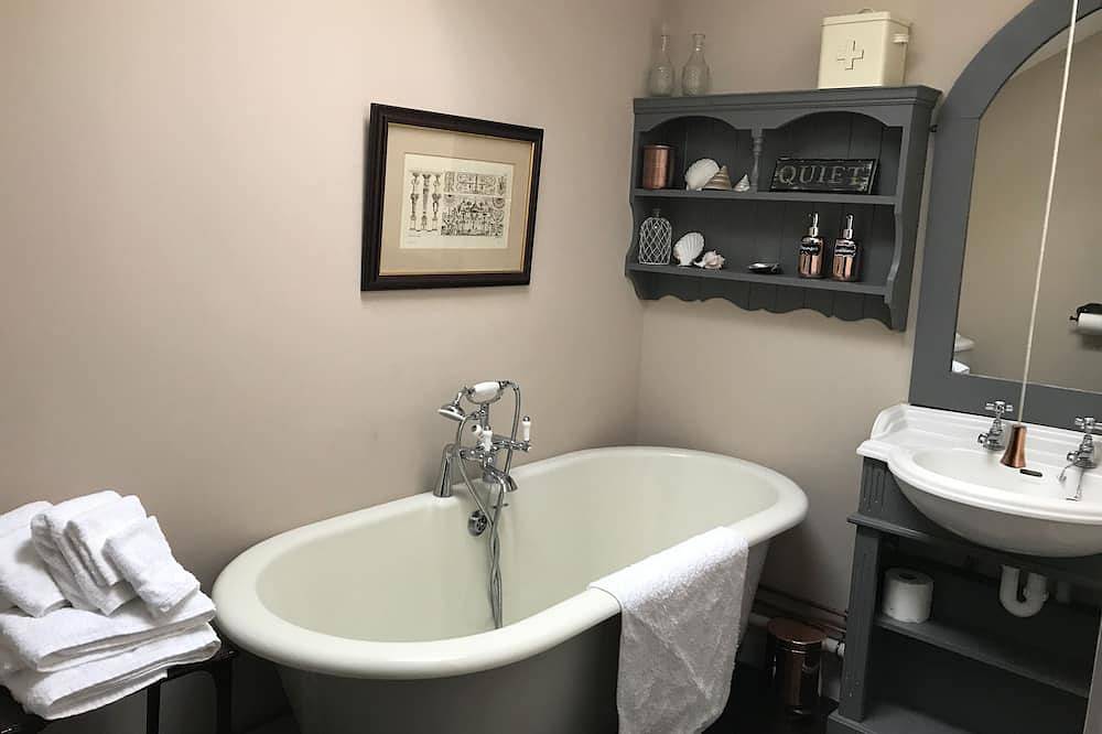 Dippy cottage - a perfect romantic escape, offering private luxury to indulge in in Bexhill, East Sussex