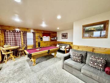 Log Cabin for 7 Guests in Wears Valley, Sevier County, Picture 2
