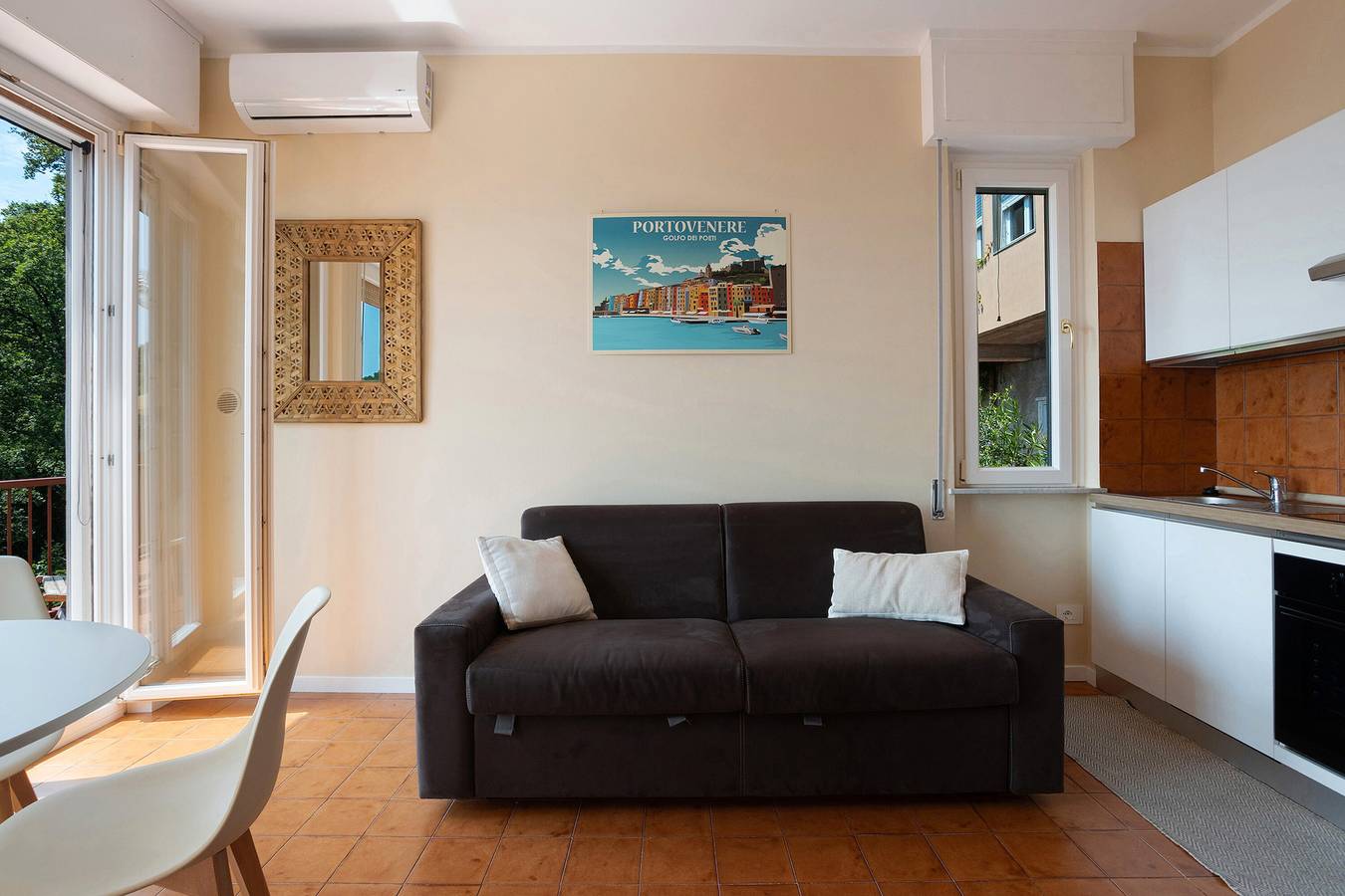 Apartamento entero, Apartment 'Casa Blu' with Sea View, Wi-Fi and Air Conditioning in Lerici Municipio, Parque Natural Regional de Montemarcello-Magra-Vara