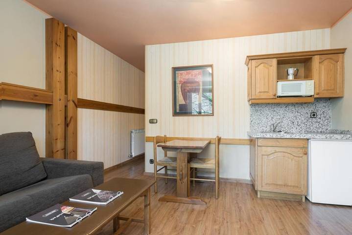 Location de vacances pour 6 personnes, avec vue et piscine ainsi que sauna et jardin, animaux acceptés dans La Massana - 3