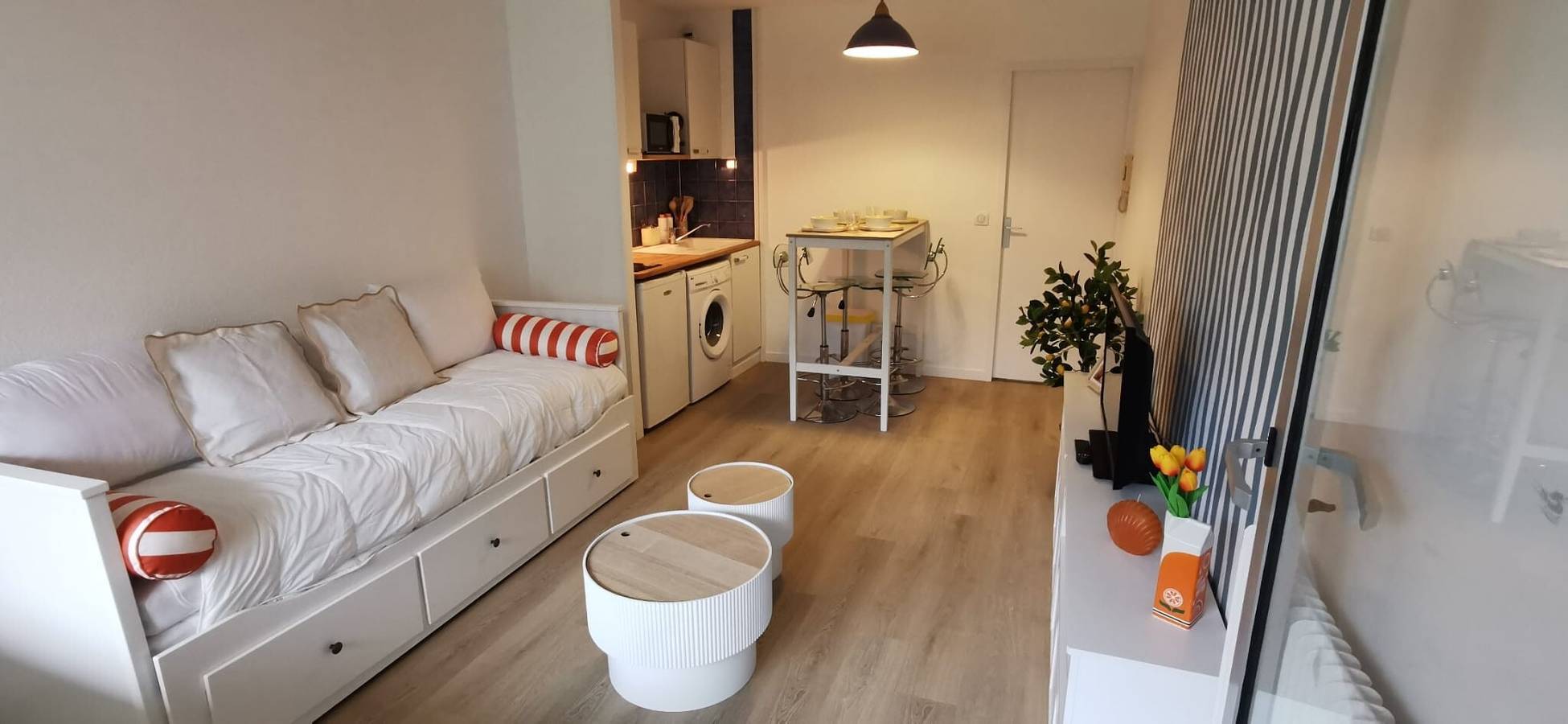 Appartement entier, Appartement « Cosy à Antibes-Piscine » avec piscine partagée, Wi-Fi et climatisation in Antibes, Côte méditerranéenne (France)