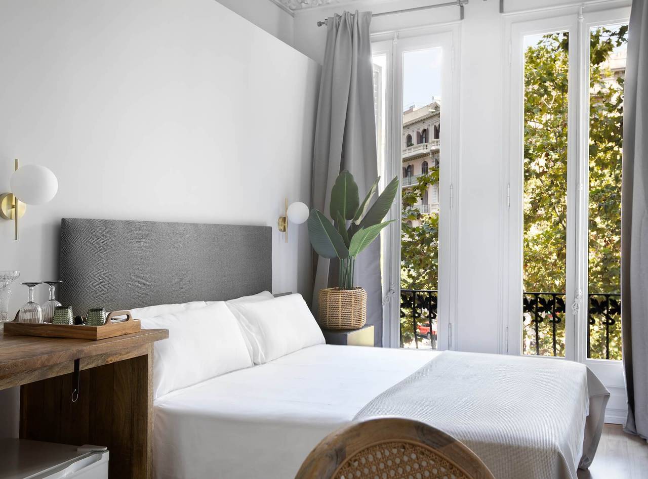Valentina - Deluxe Double room with balcony in Barcelona Centre, Barcelona