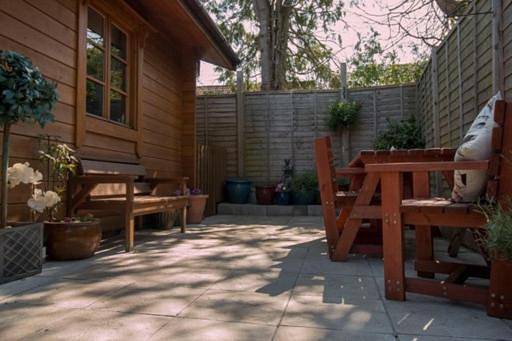 Entire apartment, Tranquil log cabin in Shepton Mallet, Somerset