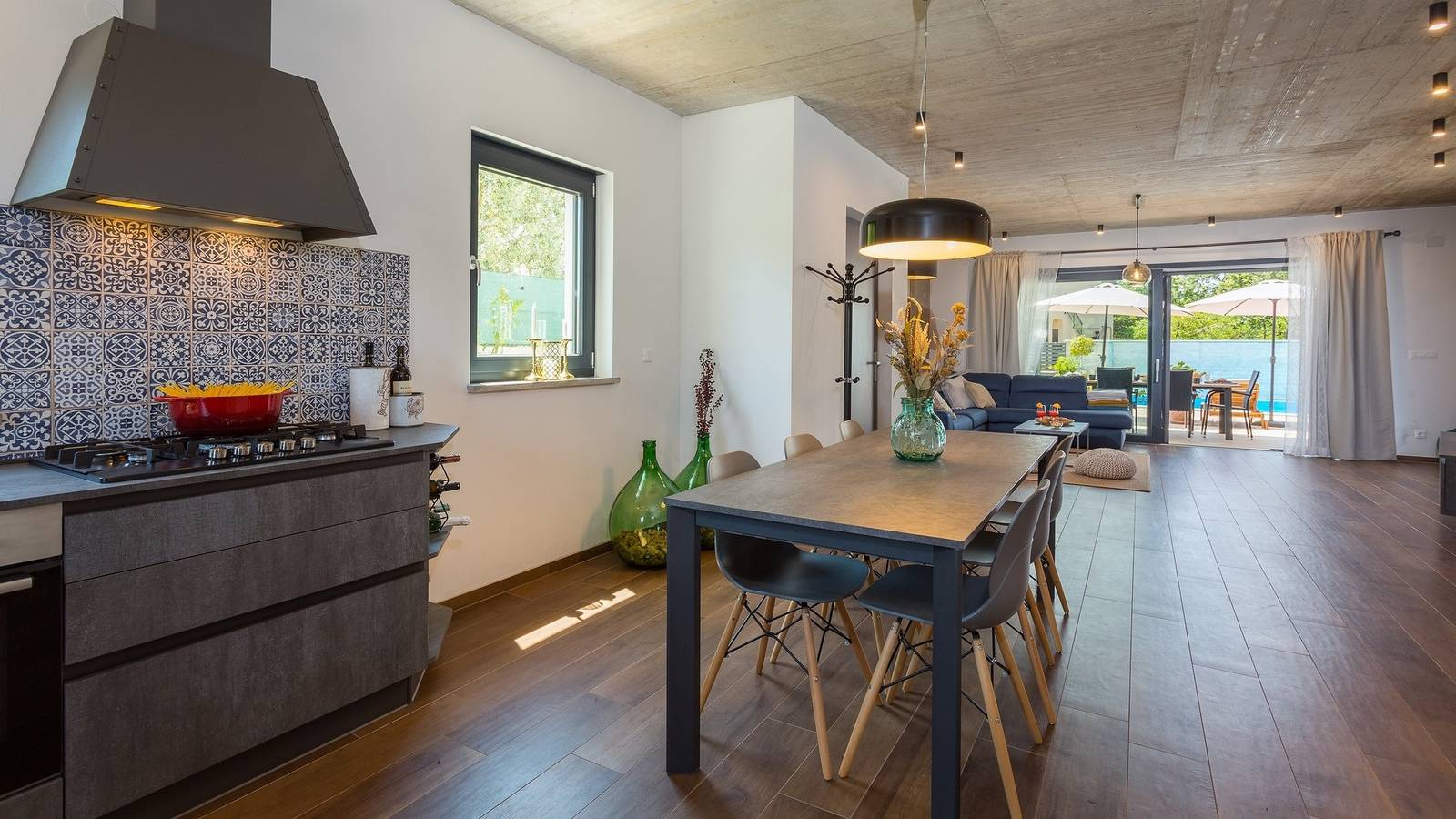 Moderne Villa Leonardo mit Pool im Freien in Kosinozici, Porec und Umgebung