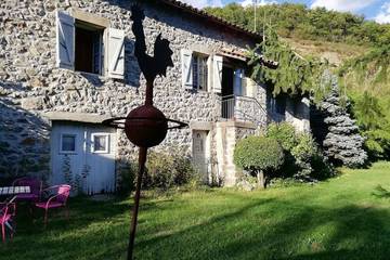Gîte pour 5 personnes, avec jardin et jacuzzi à Valgorge