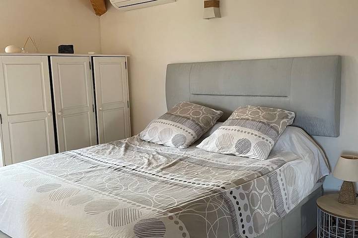 Location de vacances pour 10 personnes, avec Jacuzzi et Terrasse ainsi que Jardin et Sauna à La Crau - 2