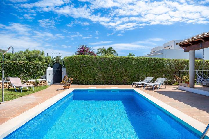 Villa pour 6 personnes, avec balcon et jardin dans Cala Serena