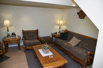 Log Cabin for 14 People in Ontario, Canada, Photo 4