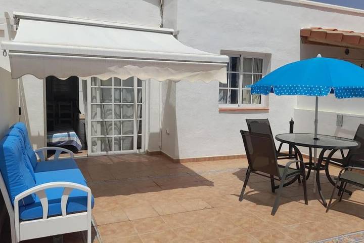 Apartamento para 4 personas, con piscina además de vistas y terraza, Se admiten mascotas en Caleta de Fuste