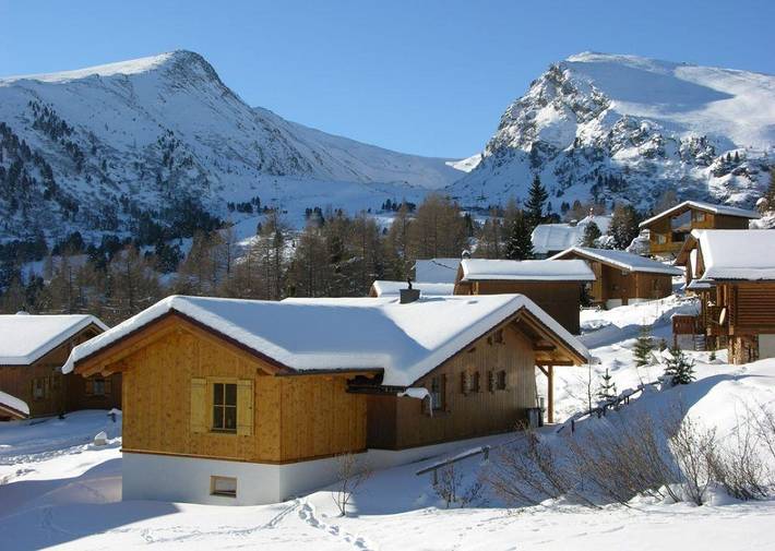 Chalet für 9 Personen, mit Whirlpool und Sauna sowie Terrasse und Garten, kinderfreundlich am Falkertsee