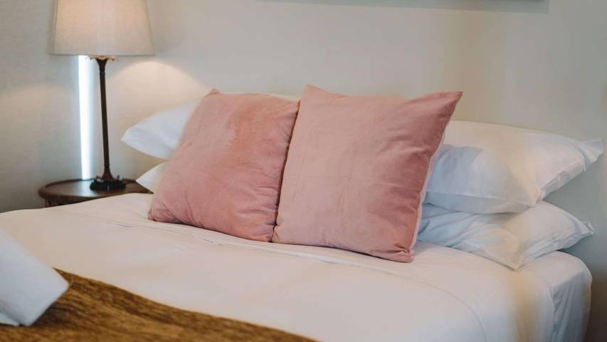 Holiday letting for 2 people, with lake view and balcony/terrace in Canberra