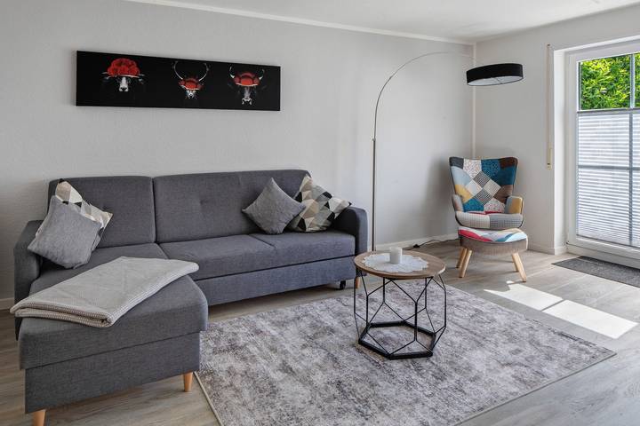 Ganze Wohnung, Ferienwohnung 'Talhausen' mit privater Terrasse, privatem Garten und Wi-Fi in Ebringen, Südschwarzwald