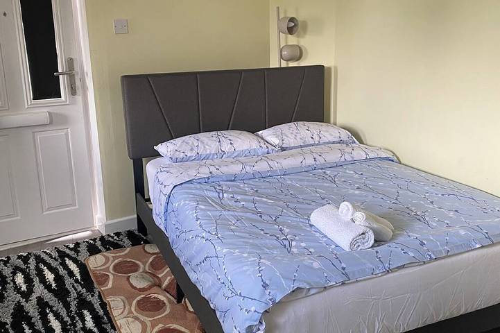 Apartment for 2 people, with pets in Milton Keynes