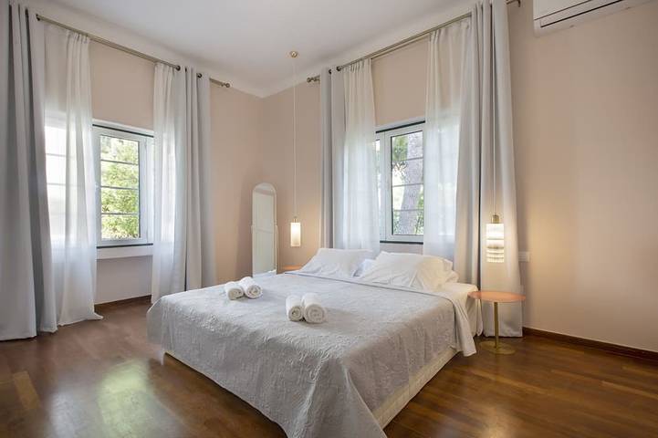Splendida "Villa 1951" a Glyfada, a 300 metri dalla spiaggia in Glifada, Sezione sud di Atene