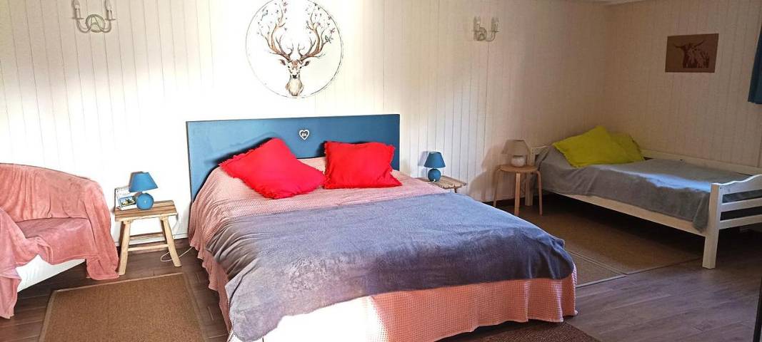 Location de vacances pour 6 personnes, avec vue et jardin à Chambretaud - 2