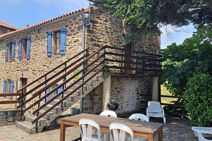 Location de vacances pour 4 personnes à Jouqueviel