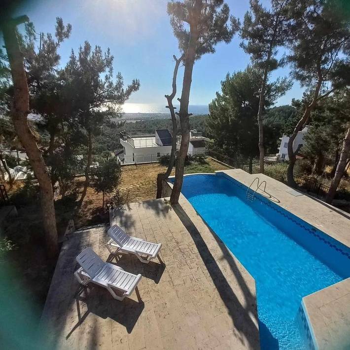 Villa für 9 Personen, mit Terrasse und Ausblick sowie Garten und Pool in Kusadasi