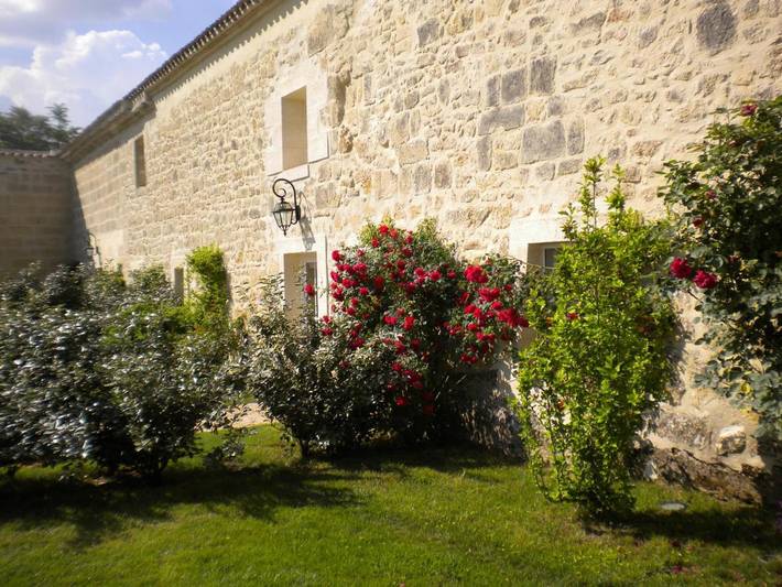 Maison d’hôte pour 3 personnes, avec sauna et jacuzzi ainsi que piscine et jardin, animaux acceptés à Lussac - 2