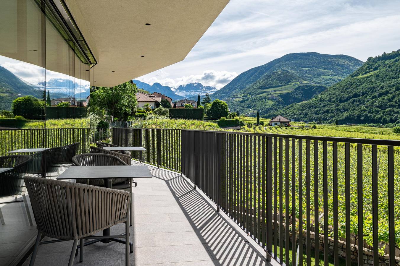 Appartement entier, Appartement "Erbacher - Renate's Gründer Suite" avec vue sur la montagne, piscine partagée et sauna in Centro-Piani-Rencio, Bolzano