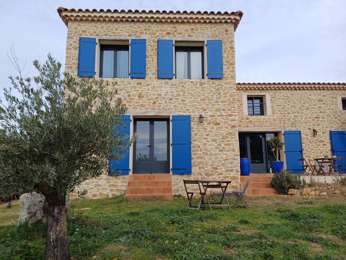 Double Room in Tresques, Région de Nîmes