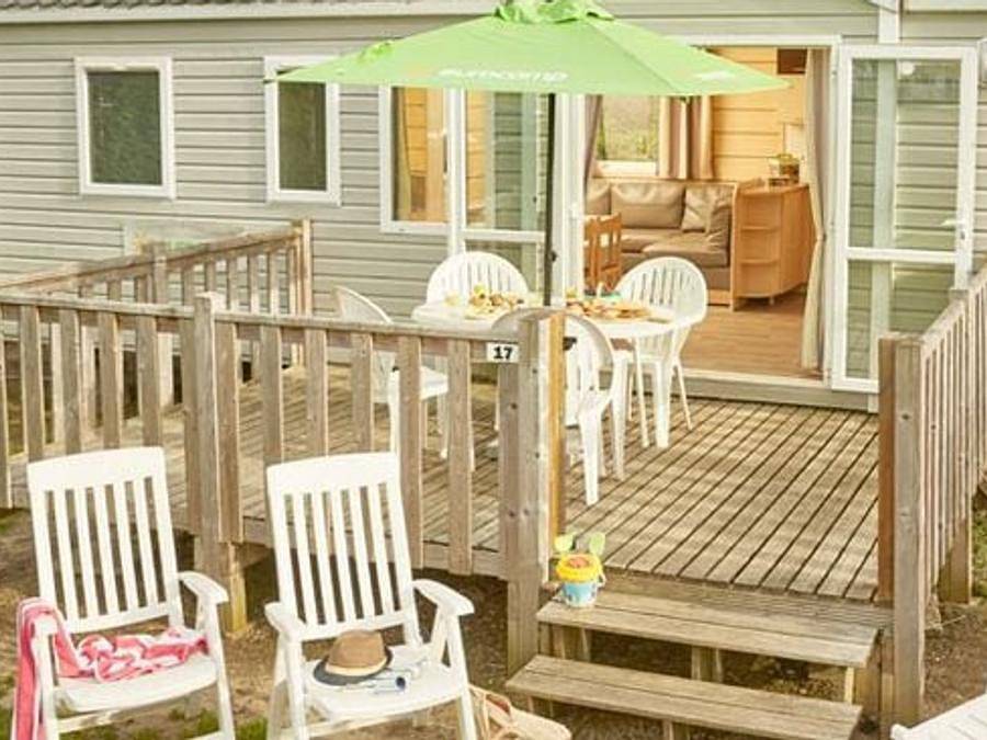 Camping Marvilla Parks - Kaatsheuvel - Stacaravan 8 personen - Stacaravan | Classic | 3 slaapkamers | 6/8 pers. | Terras met verhoging, niet overdekt in Kaatsheuvel, Noord-Brabant