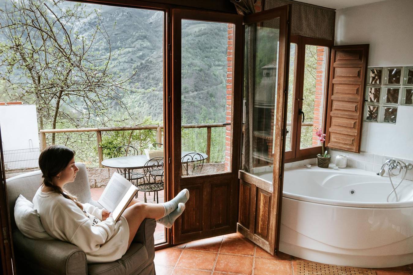 Apartamento vacacional entero, Jacuzzi, chimenea, barbacoa y vista espectacular in Proaza, Cordillera Cantábrica