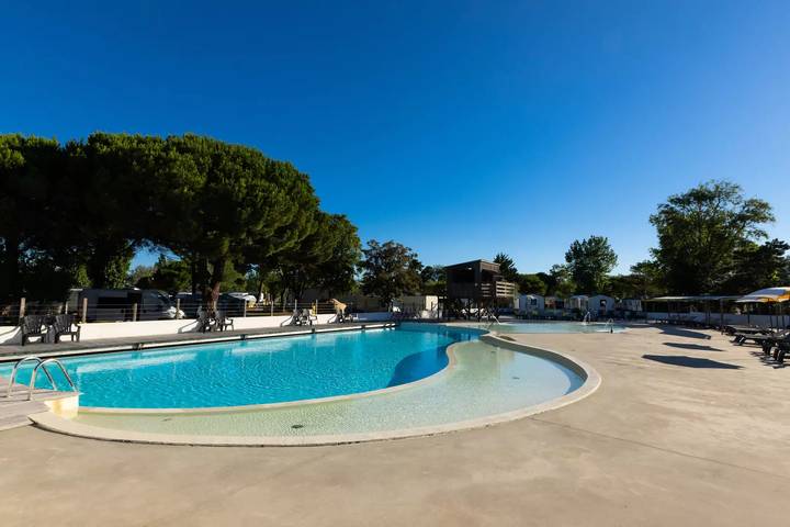 Camping für 6 Personen, mit Terrasse und Kinderpool in Royan - 3