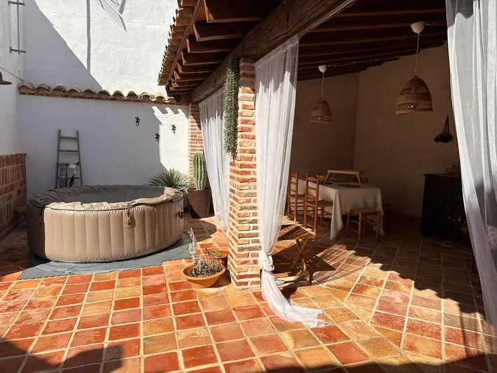 Maison de vacances pour 4 personnes, avec jardin ainsi que vue et piscine, animaux acceptés - 1