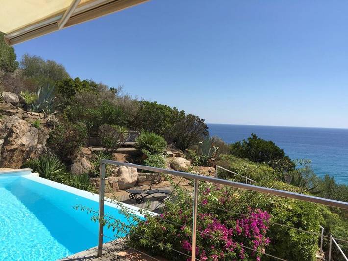 Location de vacances pour 10 personnes, avec vue ainsi que piscine et jardin dans Plage de Fautea - 3