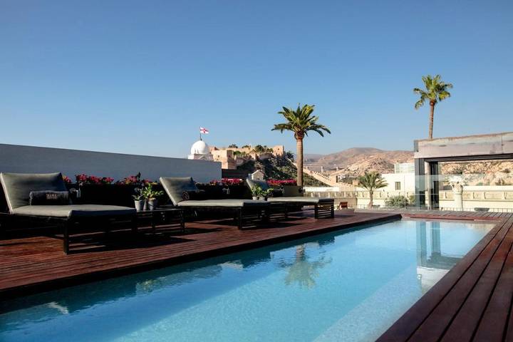 Hôtel pour 2 personnes, avec piscine ainsi que sauna et terrasse