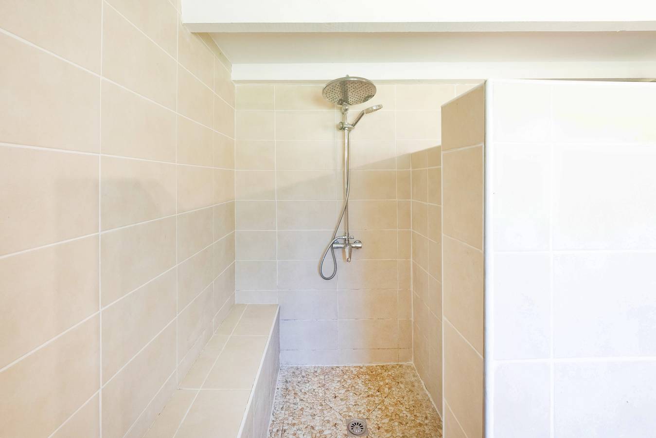 Chambre « Domaine De La Barthe Chambre Rose » avec piscine, terrasse partagées et Wi-Fi in Garrey, Région de Dax
