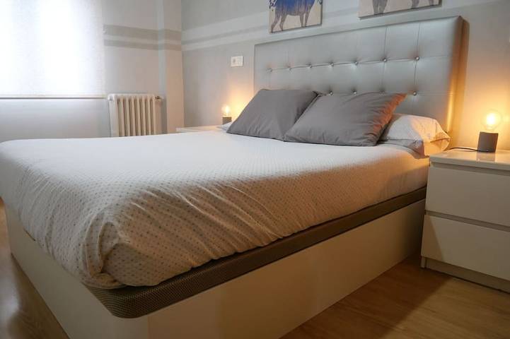 Ganze Wohnung, Laucar Vivienda de Uso Turístico, pets allowed, centrally located, spacious living room and kitchen in Burgos, Burgos Provinz