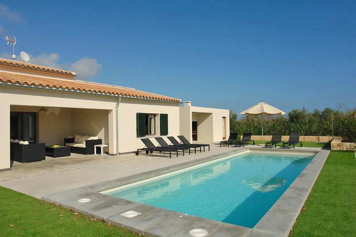 Finca für 8 Personen, mit Pool und Terrasse sowie Garten in Cala Mendia - 2