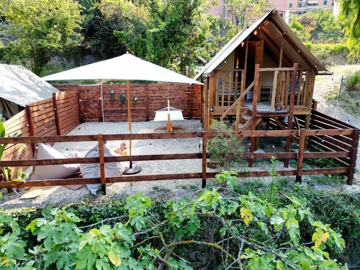 Camping für 2 Personen, mit Terrasse und Garten an der Ligurische Küste