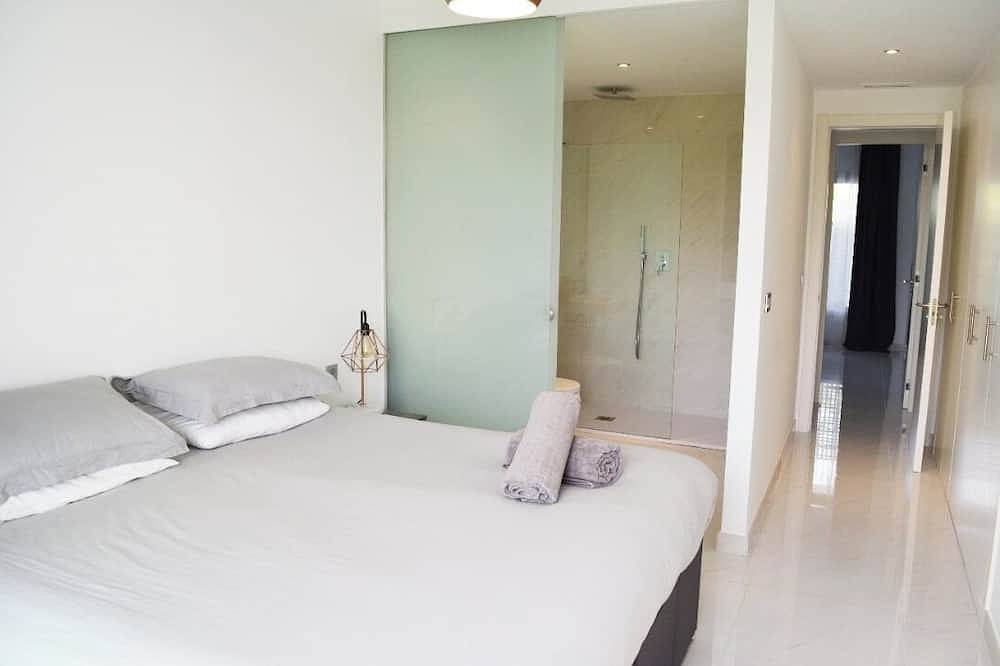 Entire apartment, 10 mins from Puerto Banus, On the new golden mile - luxury gated community in Triangulo de Costalita, Estepona