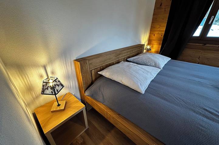Spacious Chalet with outside Hot tub in 4Vallées ski resort in La Tzoumaz. in La Tzoumaz, Riddes
