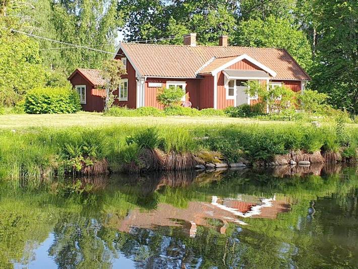 Lodge för 8 Personer, med Trädgård och Utsikt i Västmanland