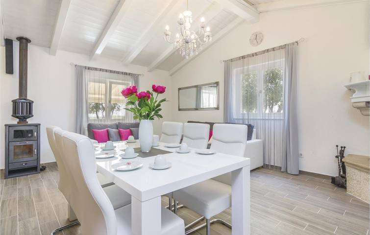 Reizende 2-Zimmer-Wohnung mit Pool, Terrasse und WLAN in Bale, Rovinj und Umgebung