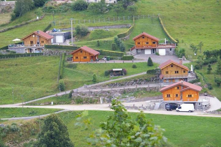 Chalet pour 10 personnes, avec Balcon et Jacuzzi ainsi que Terrasse et Jardin à La Bresse