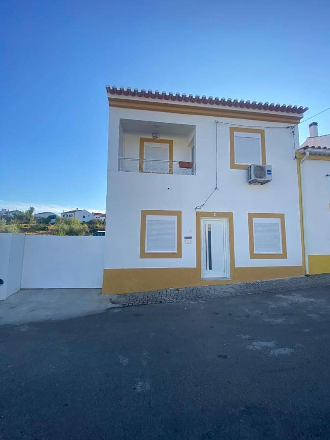 Gîte pour 10 personnes, avec vue ainsi que piscine et terrasse dans Nisa - 2