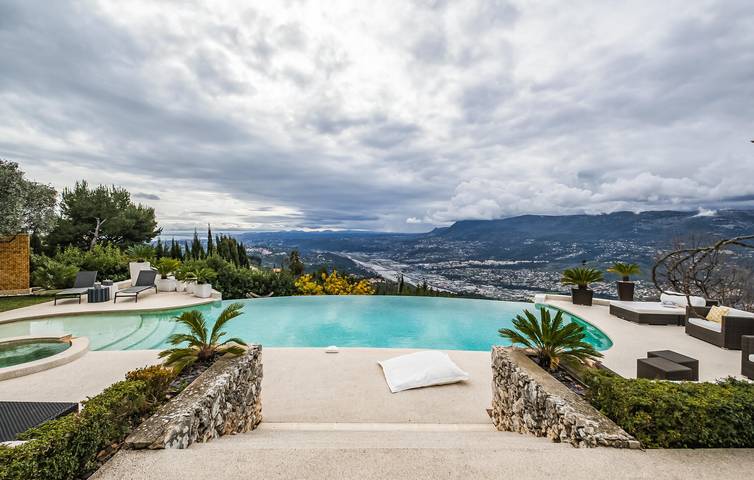 Gîte pour 8 personnes, avec jardin et piscine à Aspremont - 2