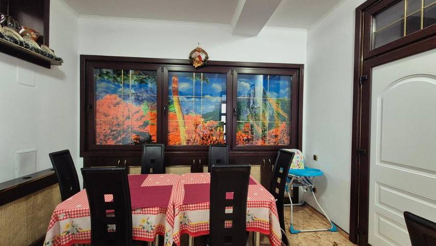 Gîte pour 3 personnes, avec bassin pour enfant ainsi que jacuzzi et jardin à Sinaia - 2