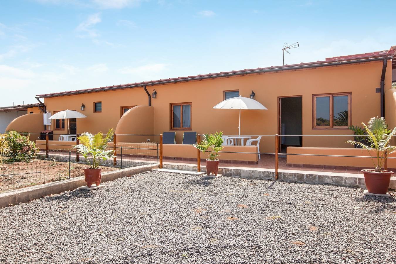 Apartamento vacacional "Casa Quemahierro 1" con vistas al mar, piscina y jardín in La Mancha, Icod de los Vinos