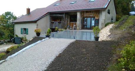 Gîte pour 15 personnes, avec terrasse et jardin à Giron