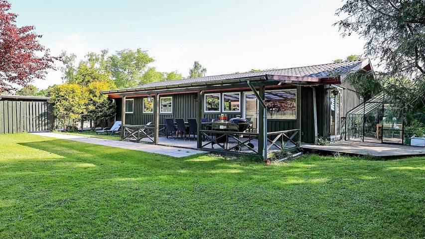 Ferieudlejning for 11 personer, med have i Amager