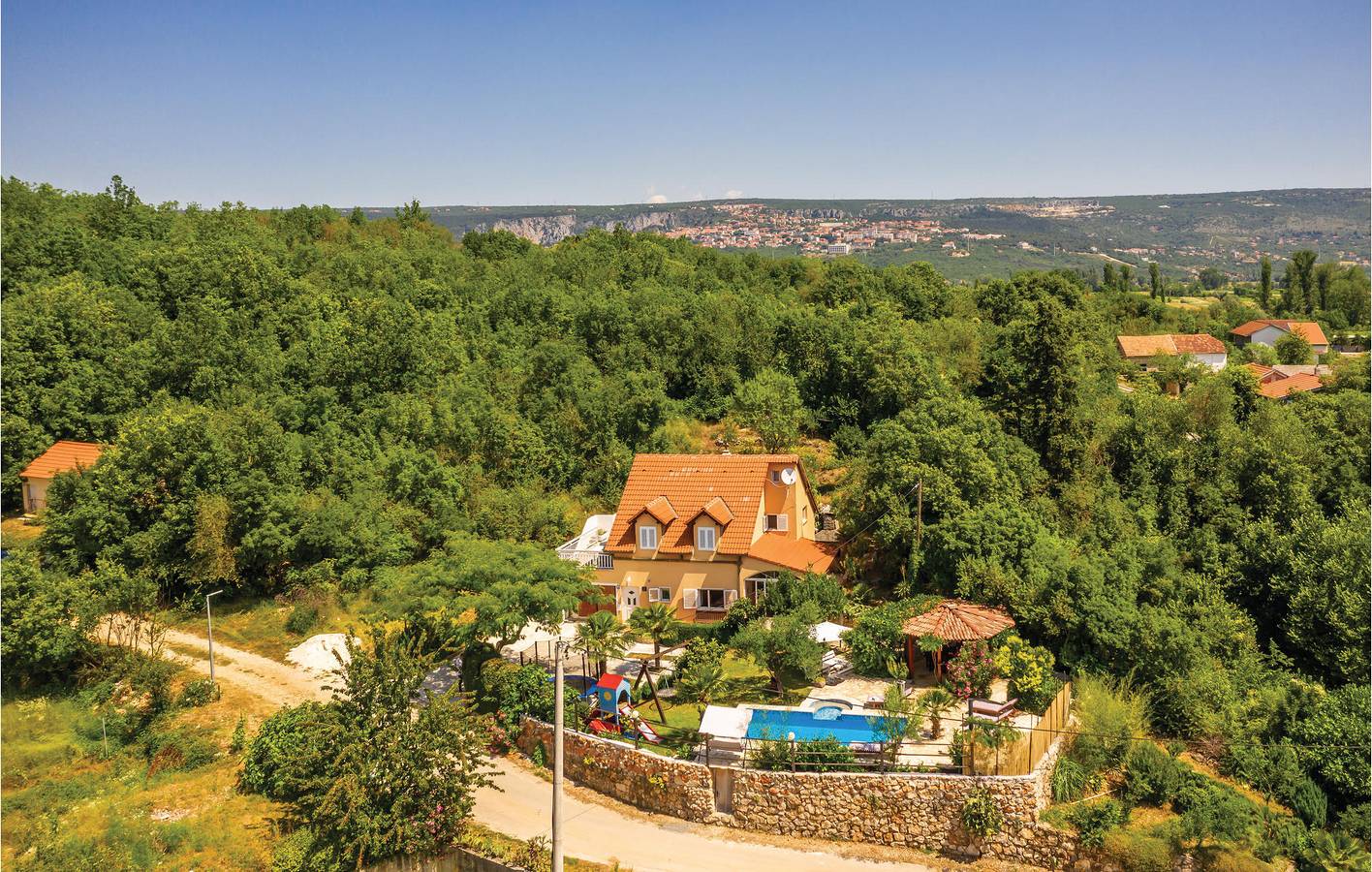 Gemütliche 154 m² große Wohnung mit Pool und Terrasse in der Nähe des Flusses Matica in Imotski, Makarska Riviera
